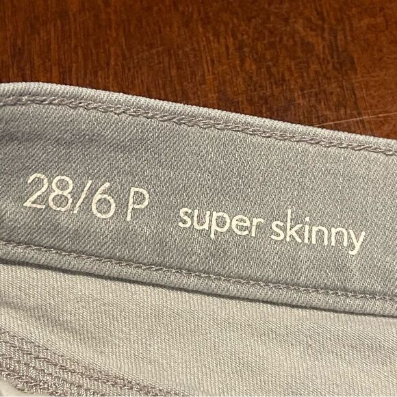 Loft Supper Skinny Shorts Size 6P/28 - Picture 6 of 7